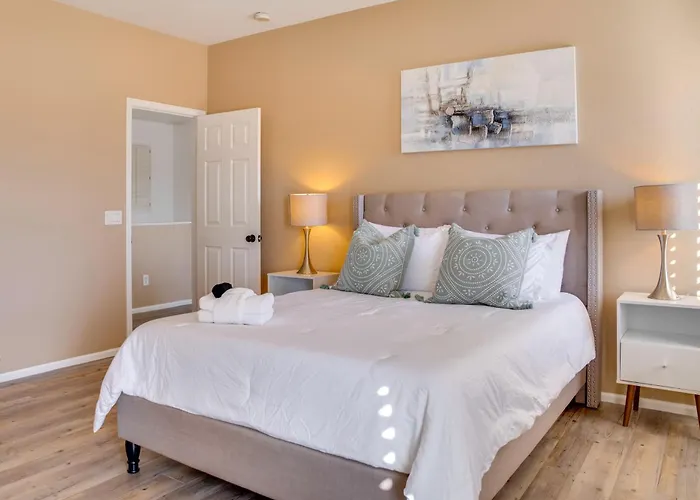 Golf, Hikes & Sports Fun! Desert Getaway W/ Pool Ferienhaus