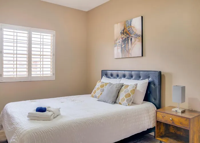 Golf, Hikes & Sports Fun! Desert Getaway W/ Pool Ferienhaus
